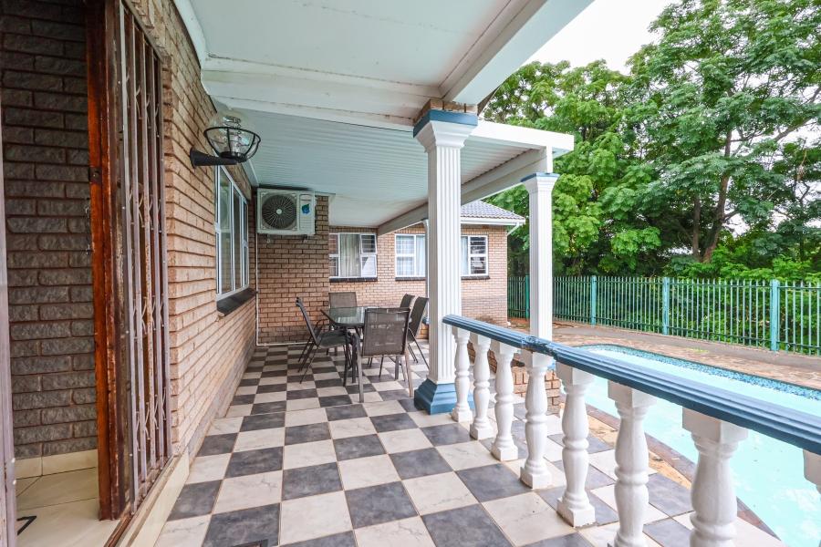 4 Bedroom Property for Sale in Amanzimtoti KwaZulu-Natal