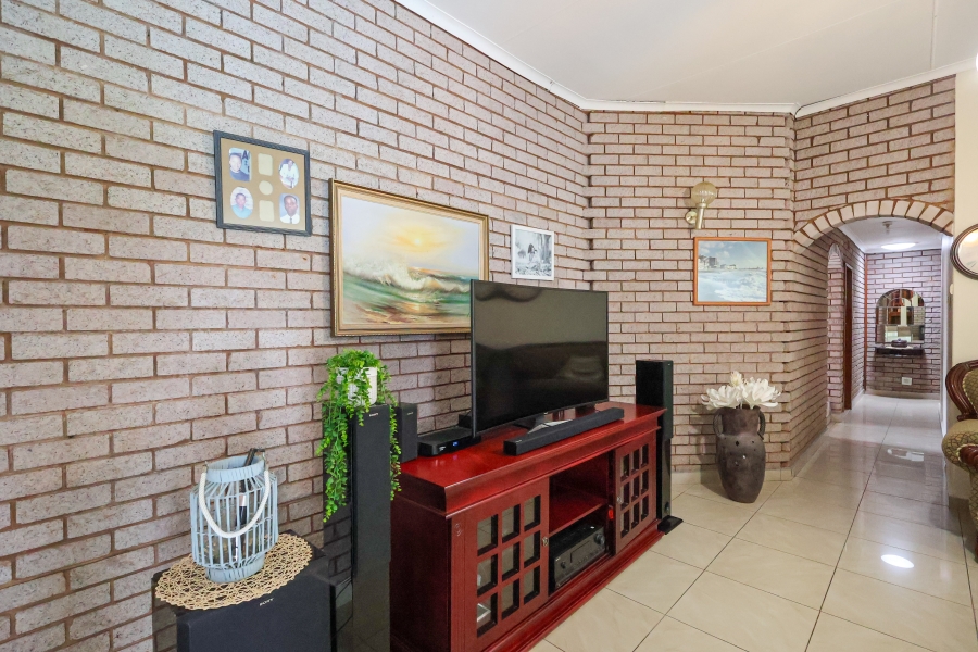 4 Bedroom Property for Sale in Amanzimtoti KwaZulu-Natal