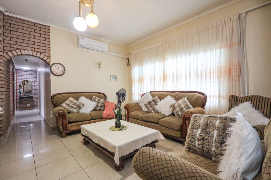 4 Bedroom Property for Sale in Amanzimtoti KwaZulu-Natal