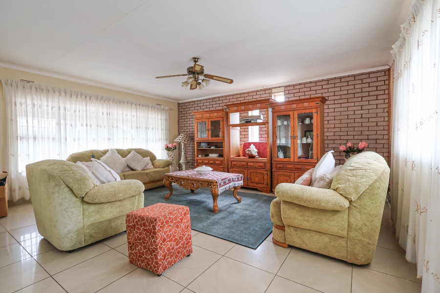 4 Bedroom Property for Sale in Amanzimtoti KwaZulu-Natal