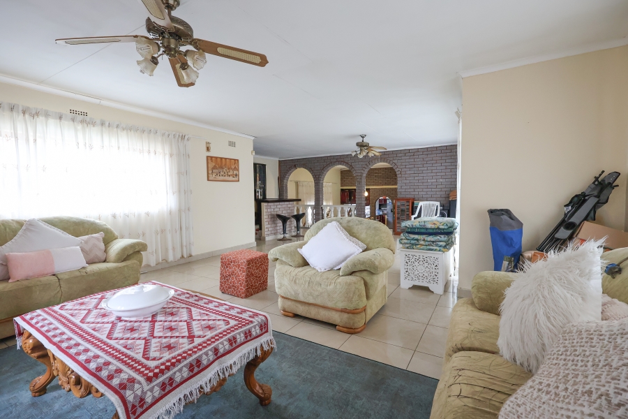 4 Bedroom Property for Sale in Amanzimtoti KwaZulu-Natal