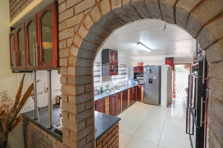 4 Bedroom Property for Sale in Amanzimtoti KwaZulu-Natal