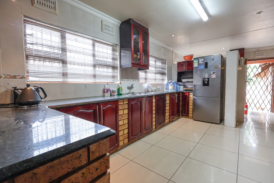 4 Bedroom Property for Sale in Amanzimtoti KwaZulu-Natal