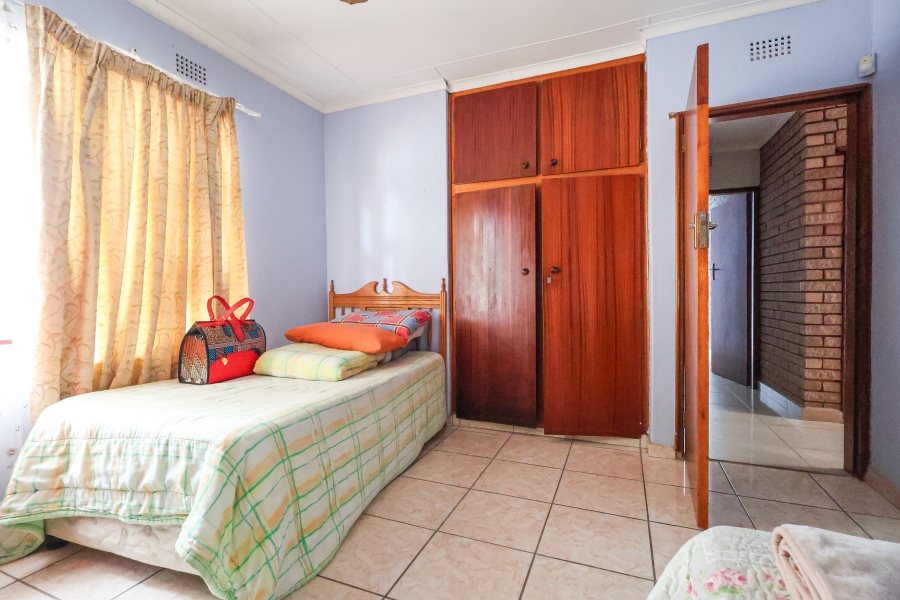 4 Bedroom Property for Sale in Amanzimtoti KwaZulu-Natal