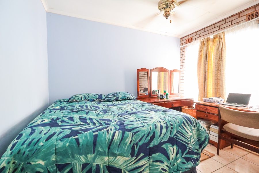 4 Bedroom Property for Sale in Amanzimtoti KwaZulu-Natal