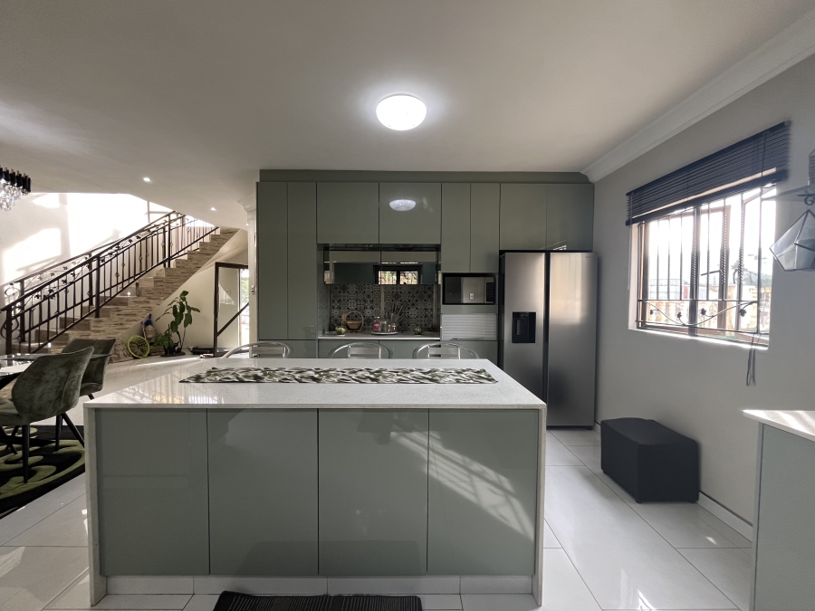 4 Bedroom Property for Sale in Parkgate KwaZulu-Natal