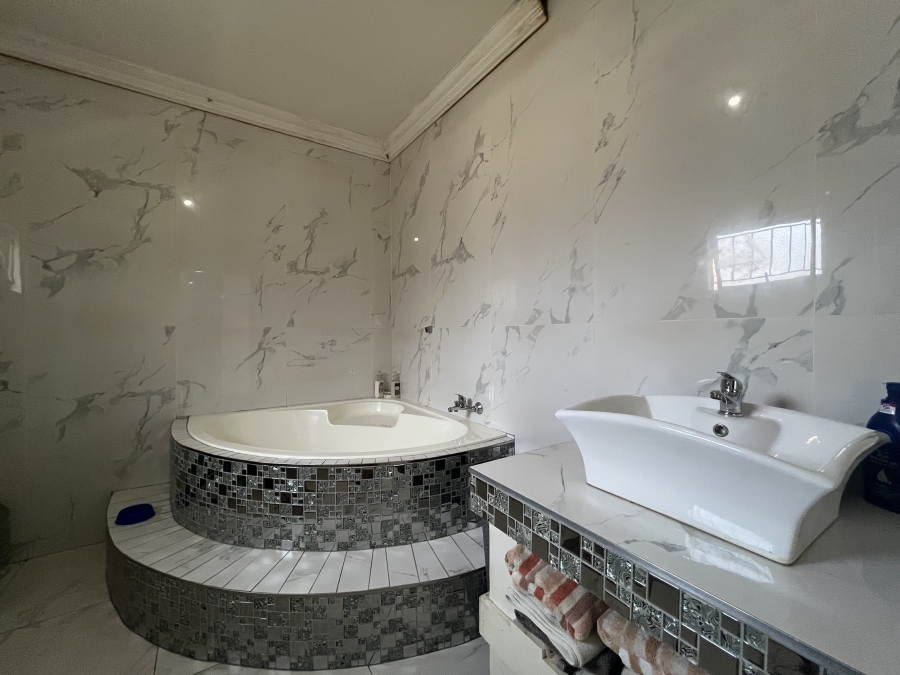 4 Bedroom Property for Sale in Parkgate KwaZulu-Natal