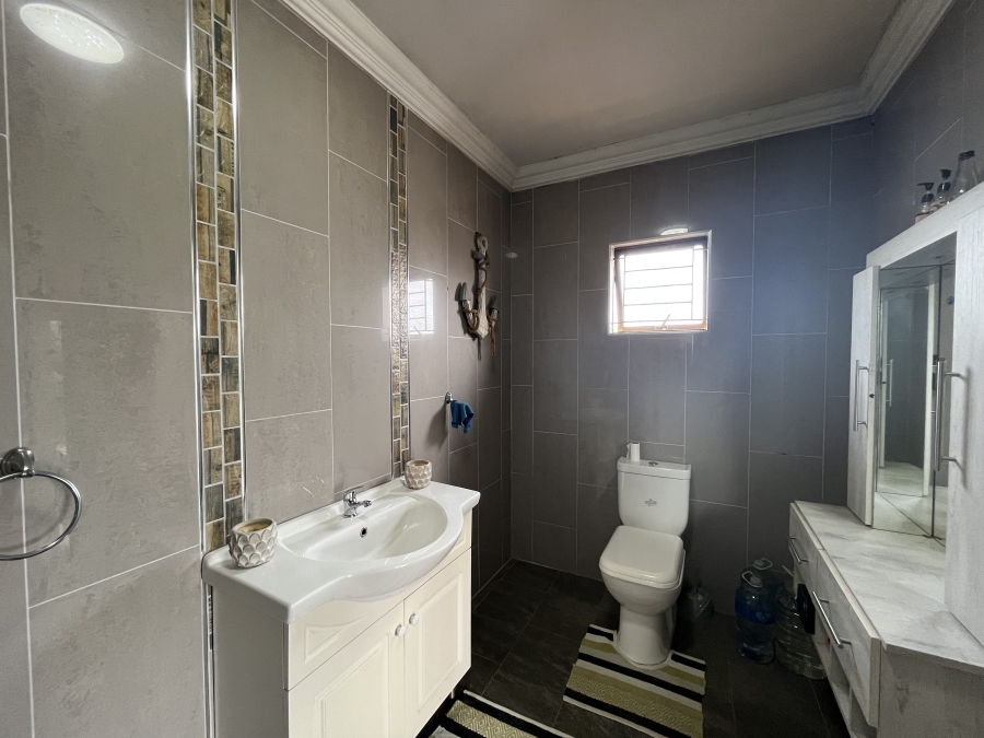 4 Bedroom Property for Sale in Parkgate KwaZulu-Natal