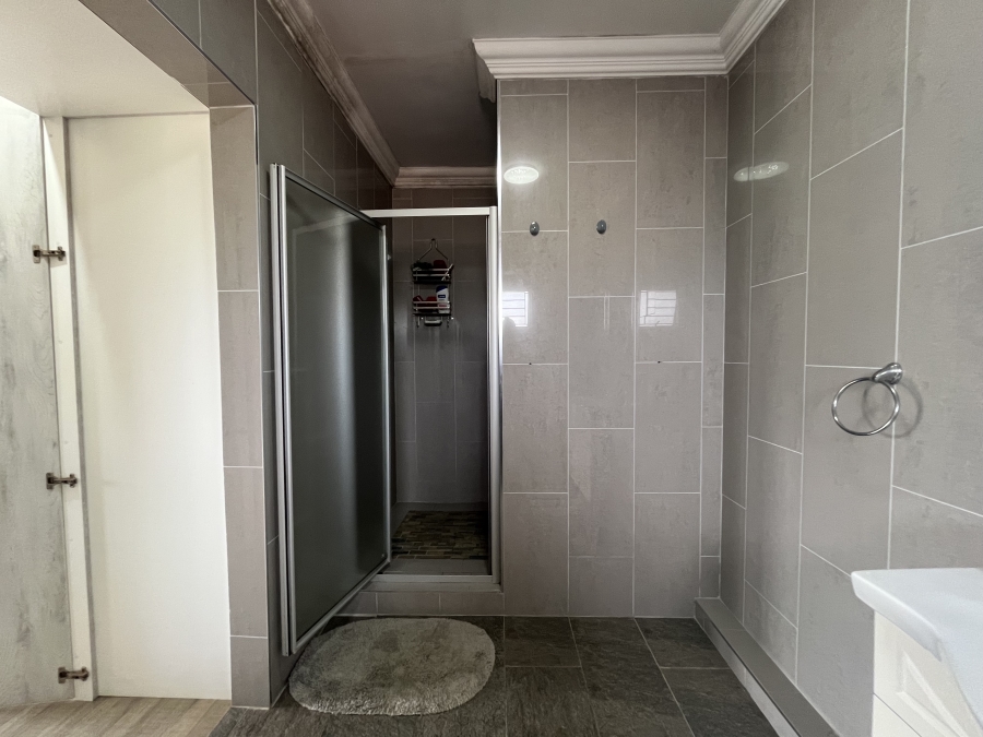 4 Bedroom Property for Sale in Parkgate KwaZulu-Natal