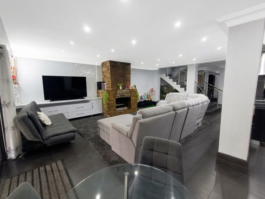 2 Bedroom Property for Sale in Woodview KwaZulu-Natal