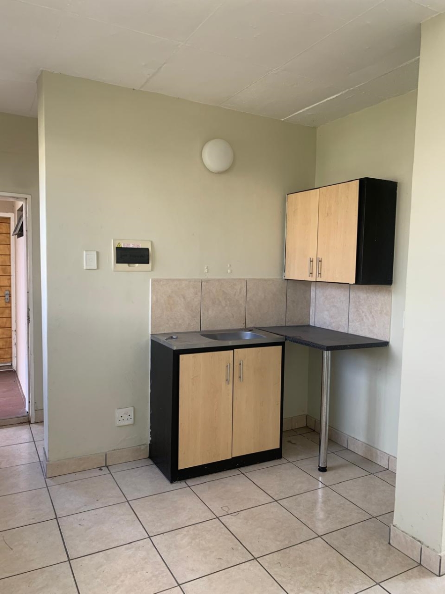 2 Bedroom Property for Sale in Madadeni J KwaZulu-Natal