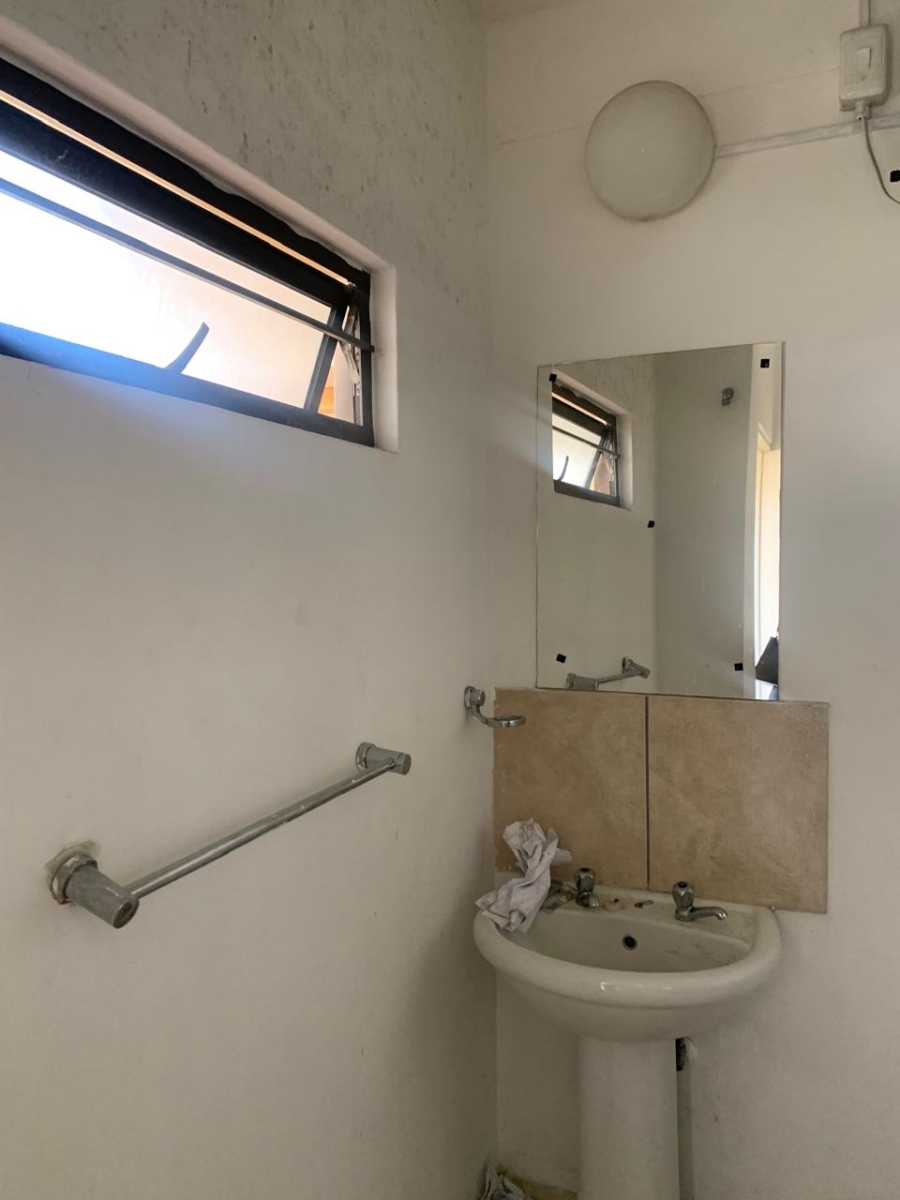 2 Bedroom Property for Sale in Madadeni J KwaZulu-Natal