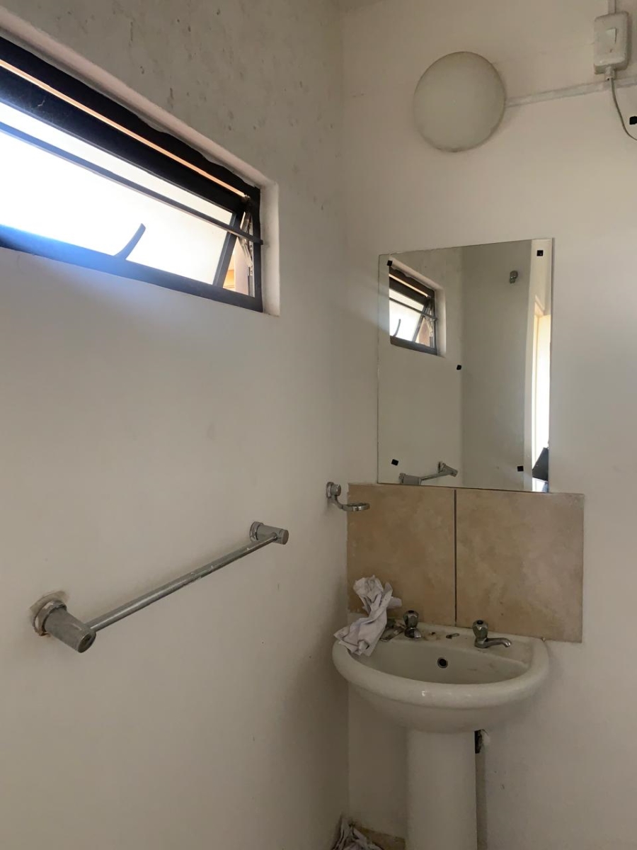 2 Bedroom Property for Sale in Madadeni J KwaZulu-Natal