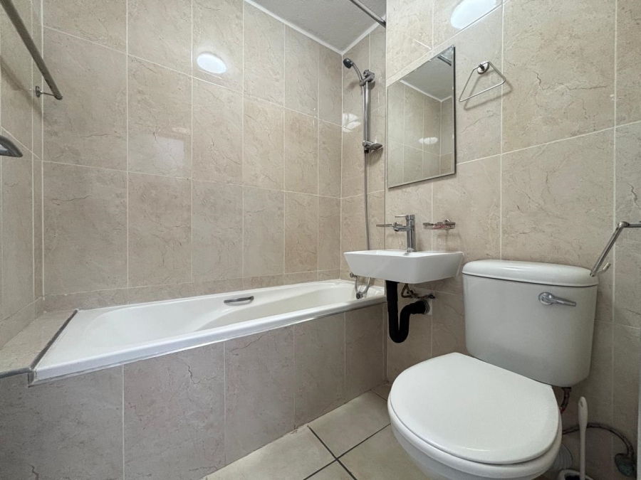 1 Bedroom Property for Sale in Essenwood KwaZulu-Natal