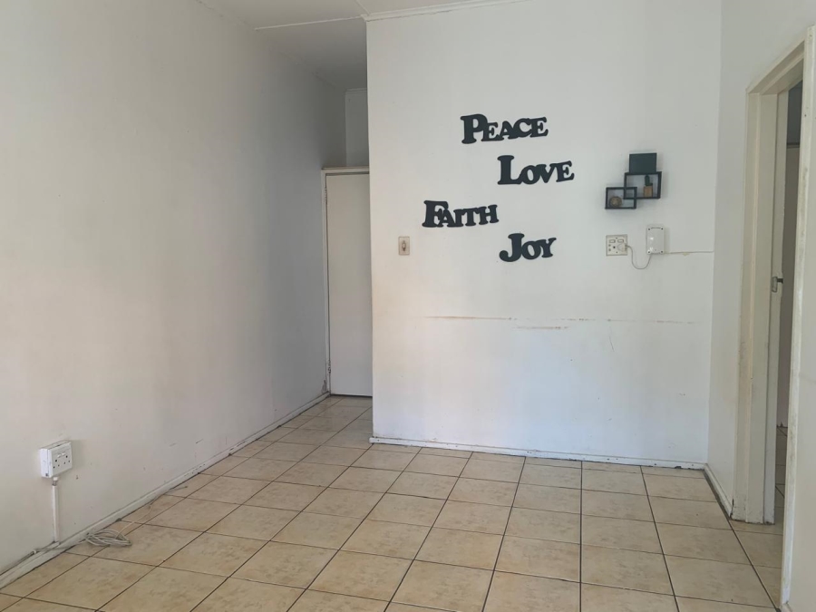 To Let 1 Bedroom Property for Rent in Empangeni Central KwaZulu-Natal