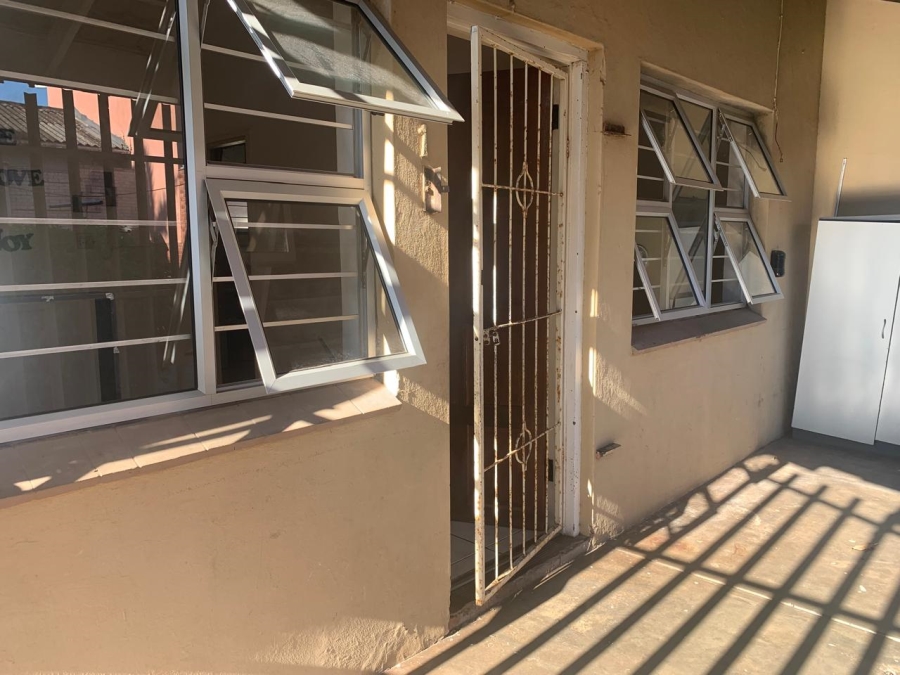 To Let 1 Bedroom Property for Rent in Empangeni Central KwaZulu-Natal
