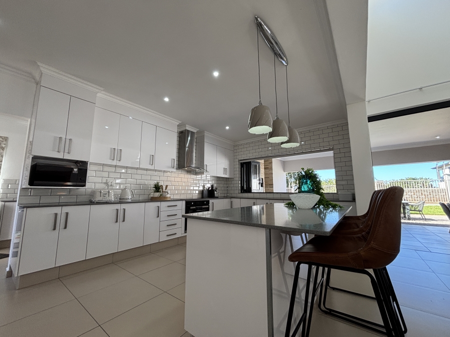 5 Bedroom Property for Sale in Zinkwazi Beach KwaZulu-Natal