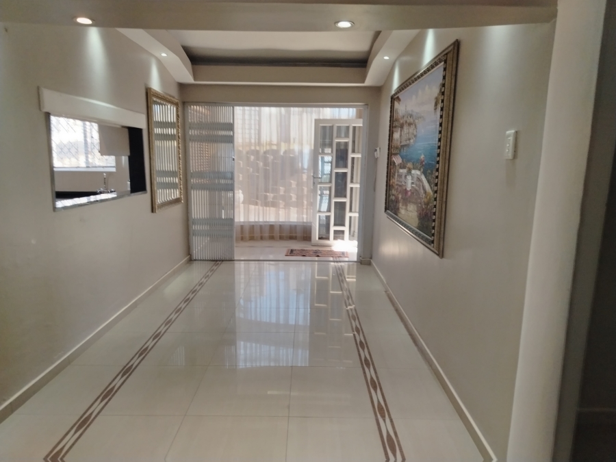 5 Bedroom Property for Sale in Brighton Beach KwaZulu-Natal