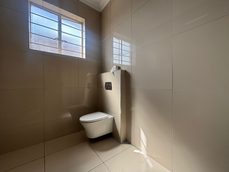 To Let Commercial Property for Rent in Greyville KwaZulu-Natal