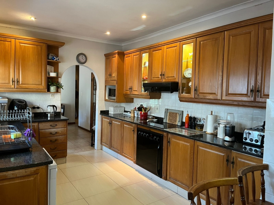 5 Bedroom Property for Sale in Forest Hills KwaZulu-Natal