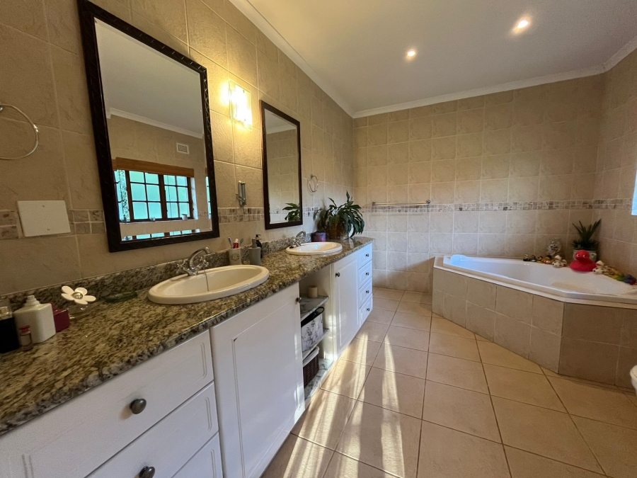 5 Bedroom Property for Sale in Forest Hills KwaZulu-Natal