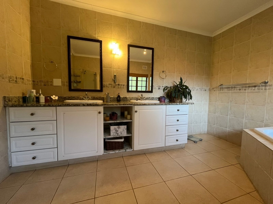 5 Bedroom Property for Sale in Forest Hills KwaZulu-Natal