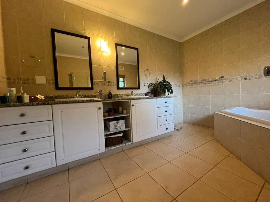 5 Bedroom Property for Sale in Forest Hills KwaZulu-Natal