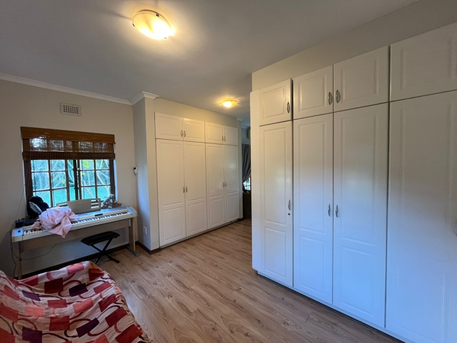 5 Bedroom Property for Sale in Forest Hills KwaZulu-Natal