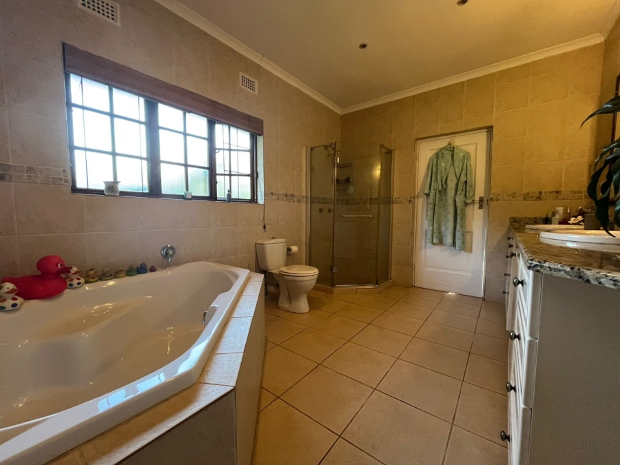 5 Bedroom Property for Sale in Forest Hills KwaZulu-Natal