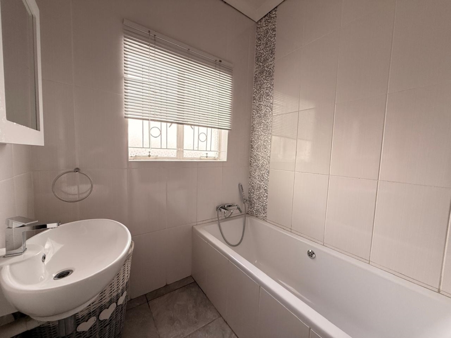 4 Bedroom Property for Sale in Aviary Hill KwaZulu-Natal