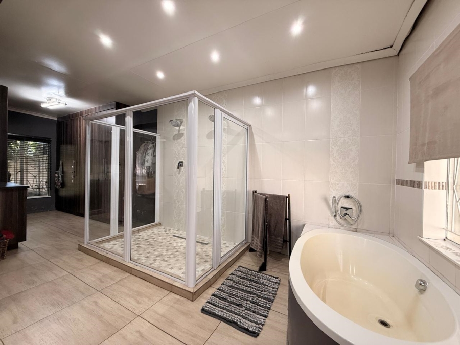 4 Bedroom Property for Sale in Aviary Hill KwaZulu-Natal