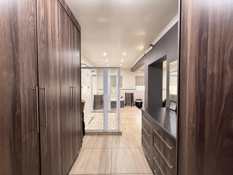 4 Bedroom Property for Sale in Aviary Hill KwaZulu-Natal