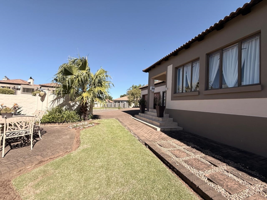 4 Bedroom Property for Sale in Schuinshoogte KwaZulu-Natal