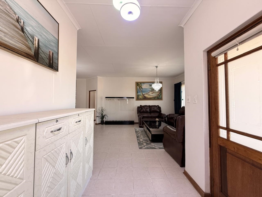 4 Bedroom Property for Sale in Schuinshoogte KwaZulu-Natal