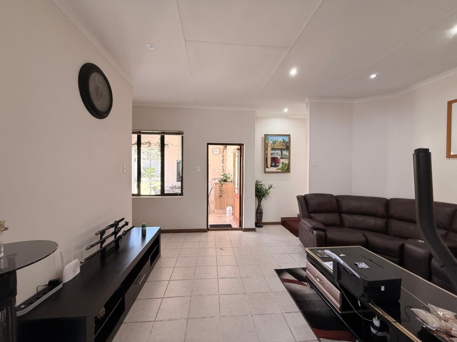 4 Bedroom Property for Sale in Schuinshoogte KwaZulu-Natal