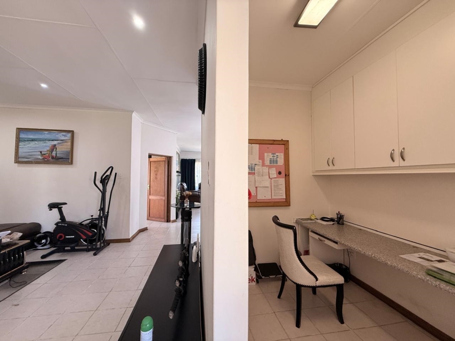 4 Bedroom Property for Sale in Schuinshoogte KwaZulu-Natal
