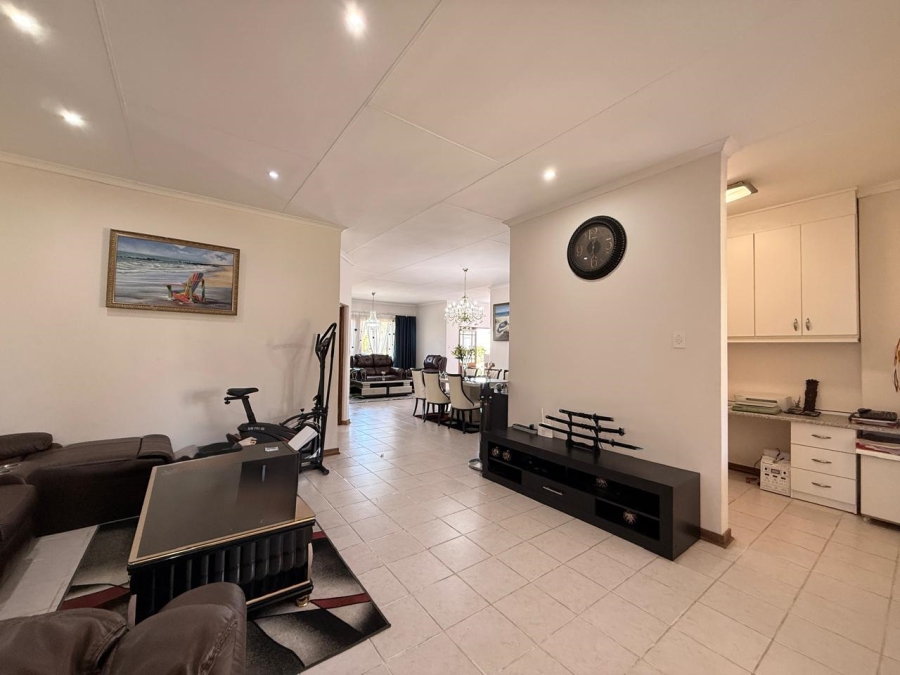 4 Bedroom Property for Sale in Schuinshoogte KwaZulu-Natal