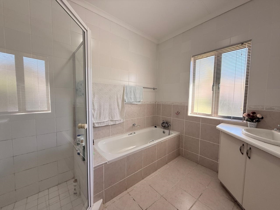 4 Bedroom Property for Sale in Schuinshoogte KwaZulu-Natal