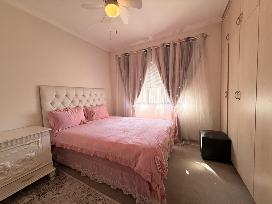 4 Bedroom Property for Sale in Schuinshoogte KwaZulu-Natal