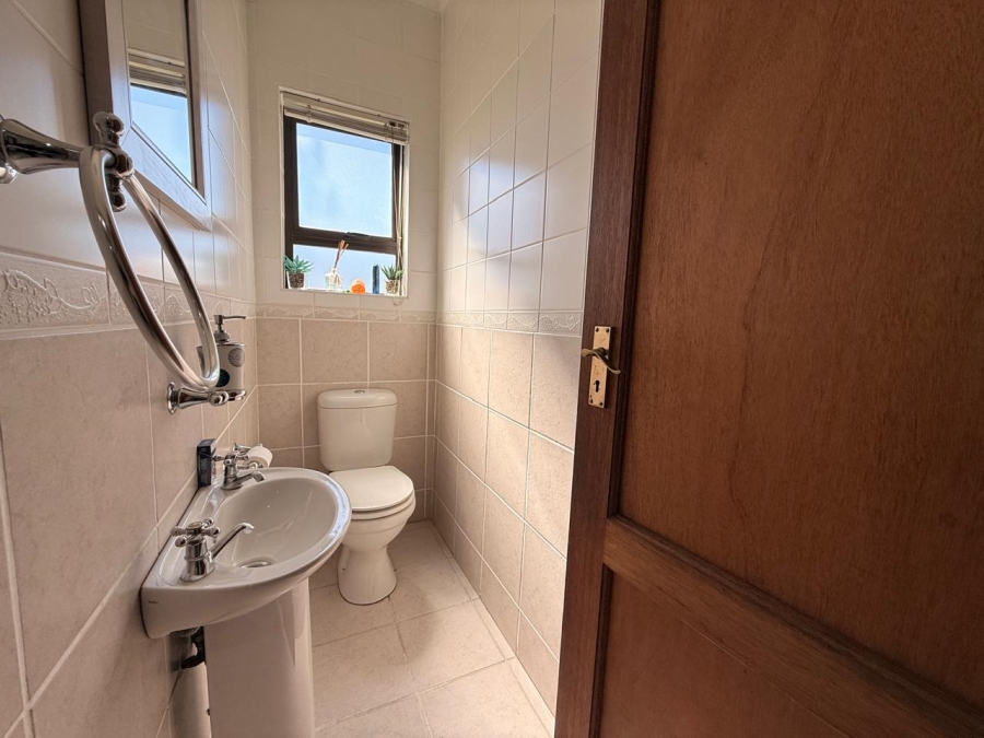 4 Bedroom Property for Sale in Schuinshoogte KwaZulu-Natal