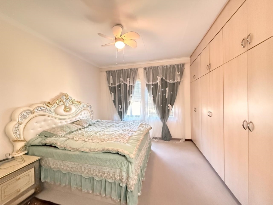 4 Bedroom Property for Sale in Schuinshoogte KwaZulu-Natal