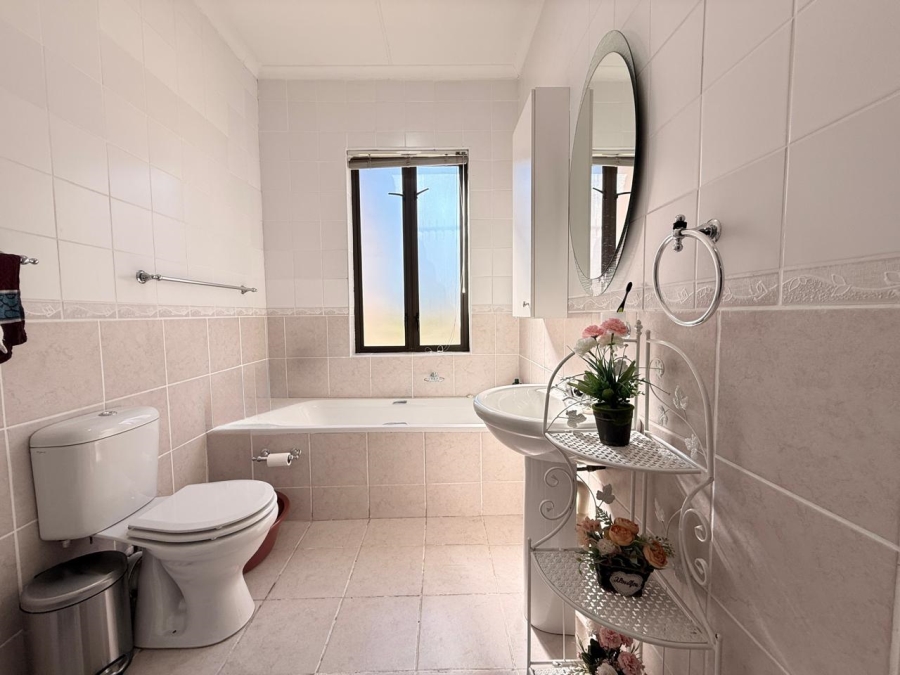 4 Bedroom Property for Sale in Schuinshoogte KwaZulu-Natal