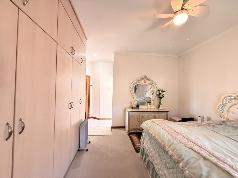 4 Bedroom Property for Sale in Schuinshoogte KwaZulu-Natal
