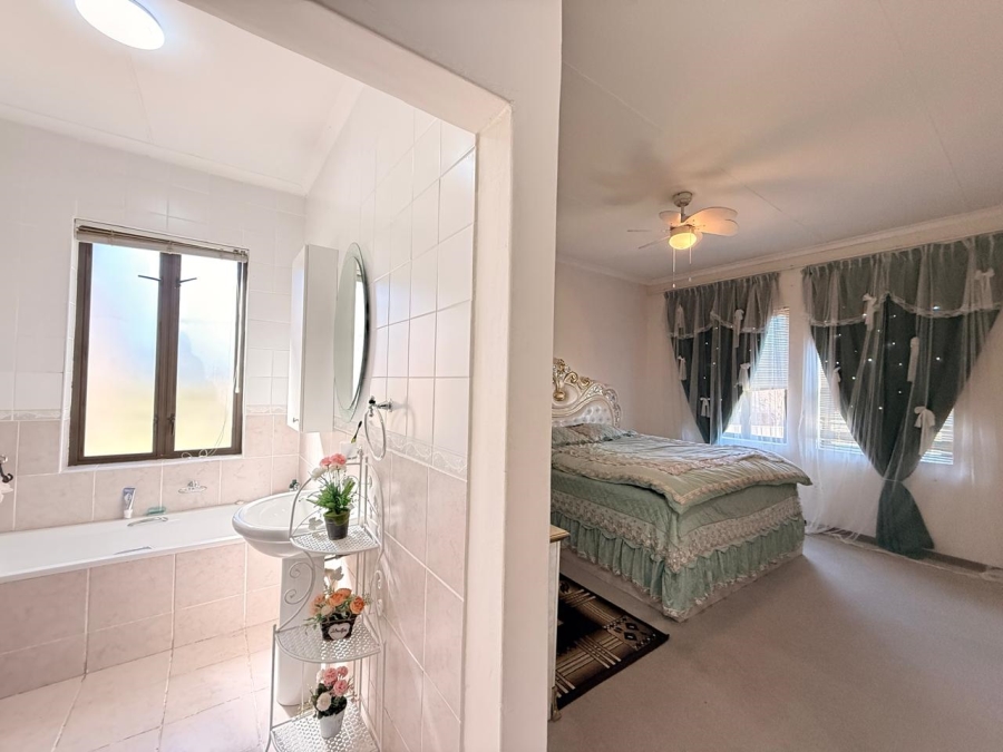 4 Bedroom Property for Sale in Schuinshoogte KwaZulu-Natal
