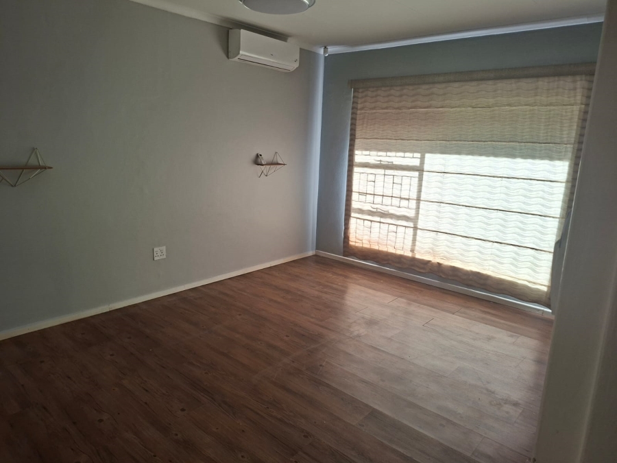 4 Bedroom Property for Sale in Signal Hill KwaZulu-Natal