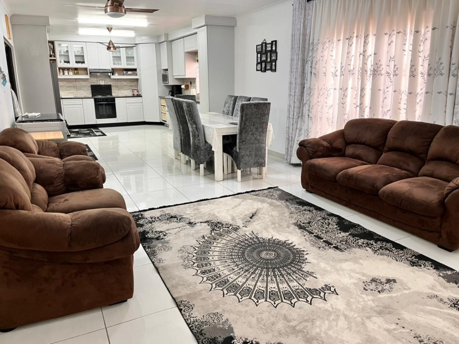 5 Bedroom Property for Sale in Fynnland KwaZulu-Natal