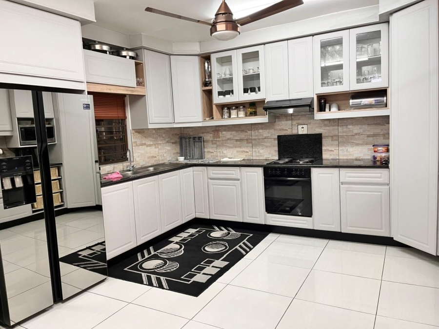 5 Bedroom Property for Sale in Fynnland KwaZulu-Natal