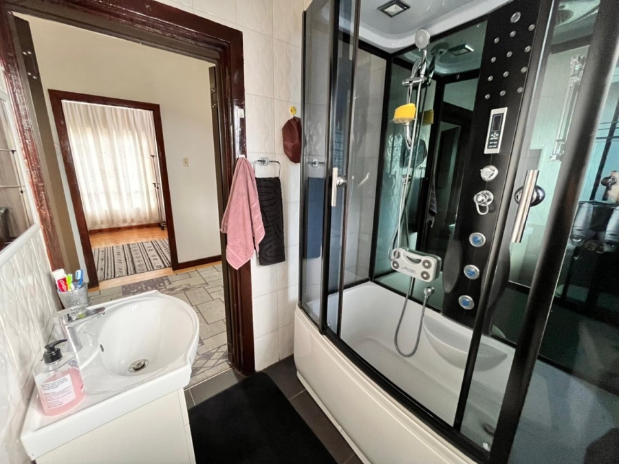 5 Bedroom Property for Sale in Fynnland KwaZulu-Natal