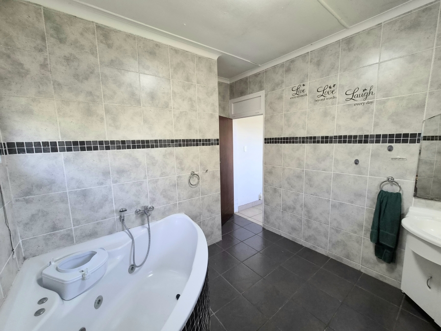 5 Bedroom Property for Sale in Ashburton KwaZulu-Natal