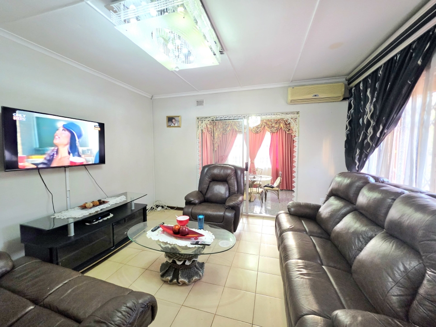 5 Bedroom Property for Sale in Richem KwaZulu-Natal